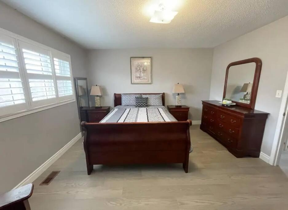 Elegant & Luxurious 3 Bedroom Home Mississauga Buitenkant foto