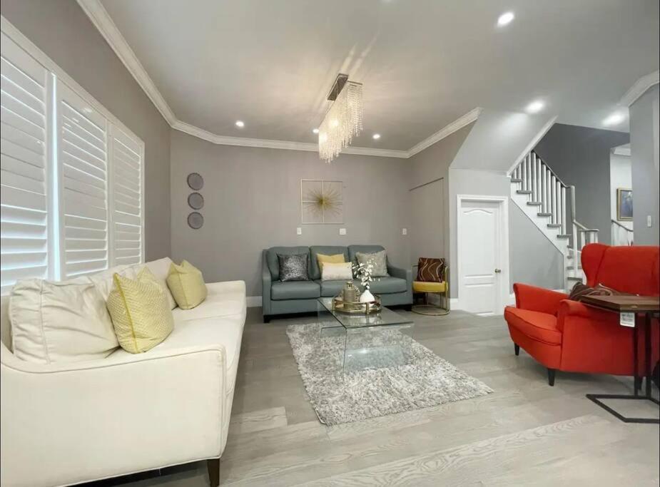 Elegant & Luxurious 3 Bedroom Home Mississauga Buitenkant foto