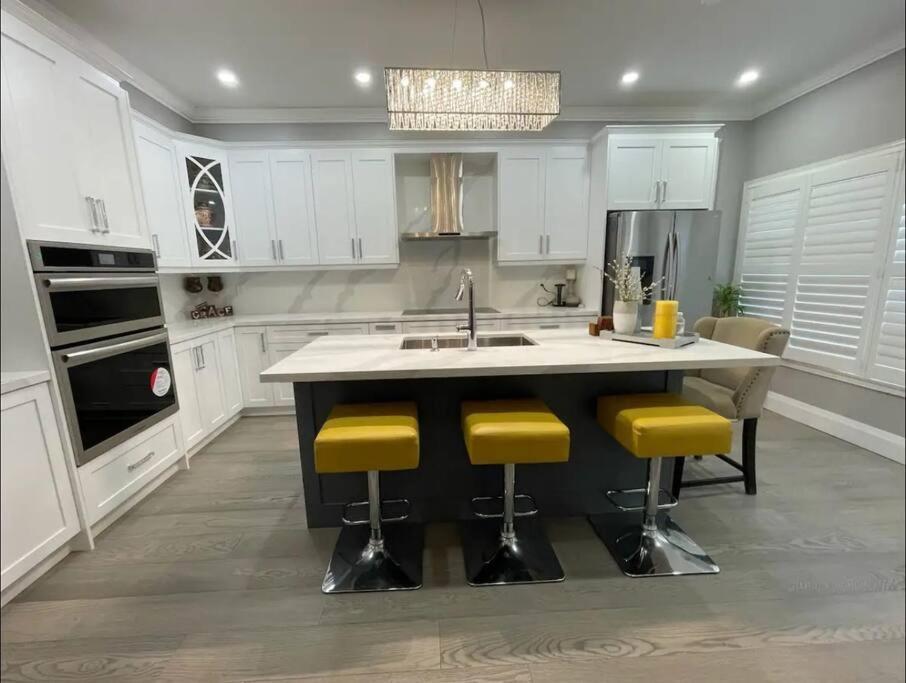 Elegant & Luxurious 3 Bedroom Home Mississauga Buitenkant foto