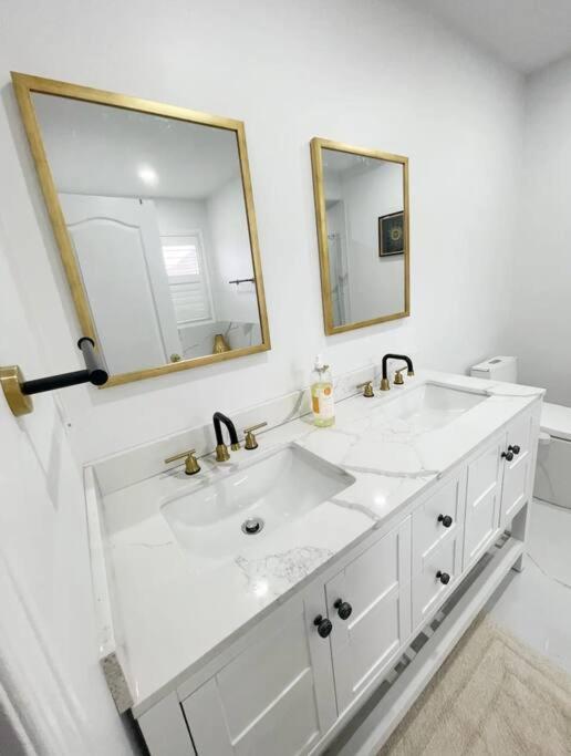 Elegant & Luxurious 3 Bedroom Home Mississauga Buitenkant foto